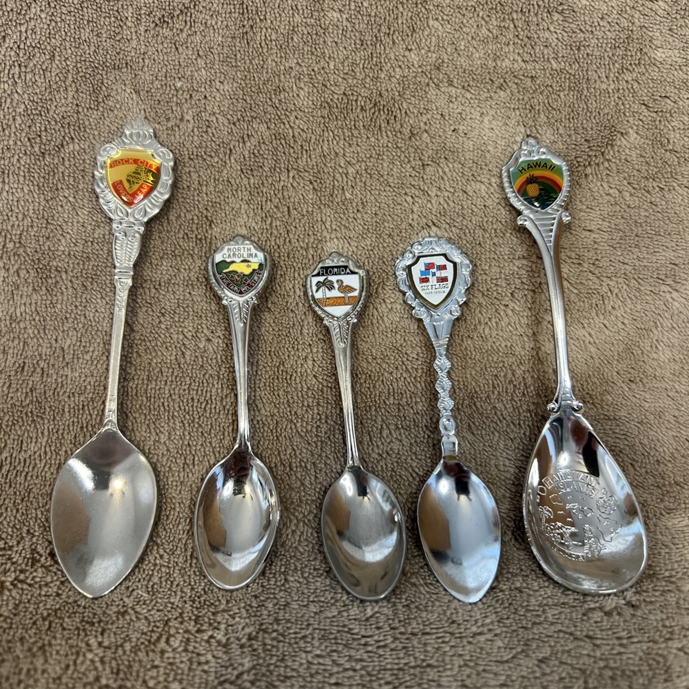 Lot (5) Souvenir Spoons - Hawaii, North Carolia, Six Flags, Florida, Rock City